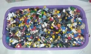 LEGO TEILE GROSSPACKUNG Minifiguren, Torsos, Köpfe Waffe (2 Unzen) 1/8 Pfund Pfund Pfund zufällig - Bild 1 von 1