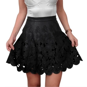 Club Monaco Black Fux Leather Laser Cut Floral A-line Mini Skirt Women's Size 2 - Picture 1 of 11