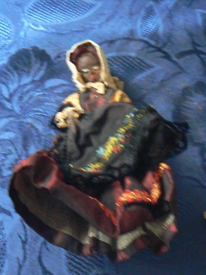 ANCIENNE POUPEE NOIRE A RESTAURER OU POUR VETEMENTS VINTAGE COLLECTION VITRINE - Photo 1/4