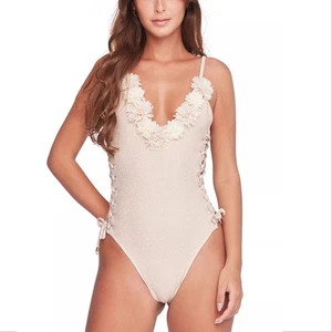 TRAJE DE BAÑO Capittana Blanca con cordones de una pieza talla M dorado flores metálicas NUEVO $180 - Imagen 1 de 8