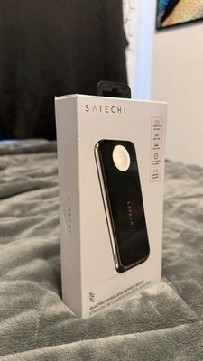 Quatro Wireless Power Bank 10,000 mAh Portable Charger - Image 1 of 3