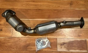 For 1996/1997-2002 Mercury Grand Marquis 4.6L Passenger Side Catalytic Converter - Picture 1 of 4
