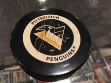 MARIO LEMIEUX PITTSBURGH PENGUINS SIGNED PUCK JSA AUTHENTICATED 70870