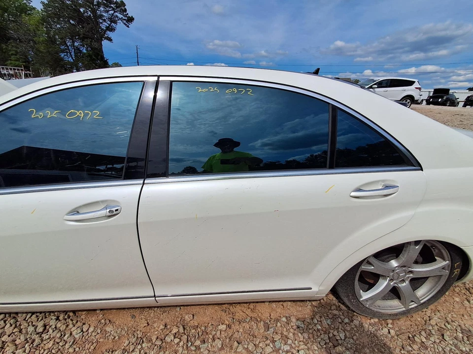 Used Rear Left Door Assembly Rear Side fits: 2013 Mercedes-benz Mercedes s-class - Imagem 1 de 4