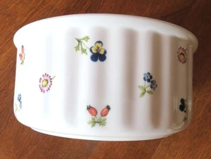 Nueva cazuela Villeroy & Boch Petite Fleur de 8 3/4 pulgadas de ancho - Imagen 1 de 3