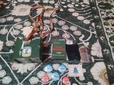 Lote de artículos de pesca y exteriores vintage, J.C. Higgins, alfileres de pesca Pa, etc. Foto 1 de 4