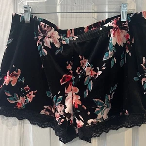 Pantaloncini da notte INC International Concepts neri in velluto floreale - Foto 1 di 5