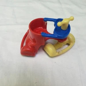 Casa de Muñecas Renwal Infant Walker Paseo Rojo Amarillo Bebé Scooter EE. UU. No.27 - Imagen 1 de 12