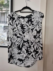 Decjuba Sleeveless Top Size S Small Floral Black And White Flowers - Picture 1 of 6