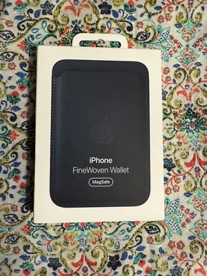 Apple iPhone FineWoven Wallet w/ MagSafe-Dark Green-NEW - Image 1 of 4