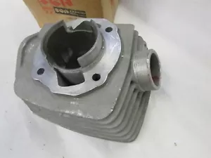 Suzuki NOS 11220-18400 left Cylinder 1970-1972 T250 - Bild 1 von 3