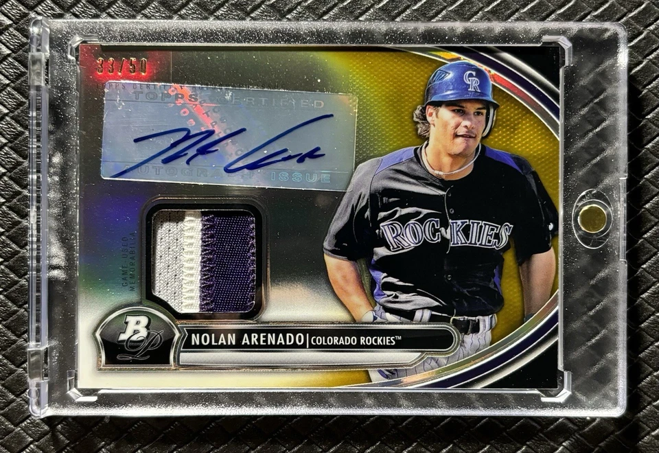 NOLAN ARENAADO 2013 Bowman Platinum Gold переливающаяся карточка дебютанта с нашивкой с автографом /50 Rockies - Изображение 1 из 2