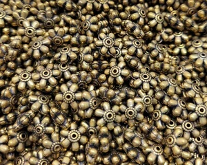 100 pcs Metallic Antique Gold Flower 9mm Spacer Plastic Beads for Crafts Jewelry - Picture 1 of 2