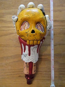 Bierzapfhahn Beavertown Bloody Ell Hand hält Totenkopf Griff Brandneu - Bild 1 von 7