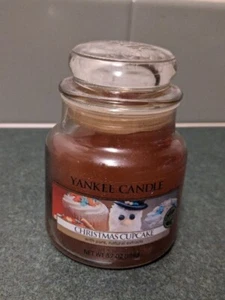 Yankee Candle Chtistmss Cupcake 3.7 oz Small Jar Discontinued Scent 3.5 In tall - Picture 1 of 7