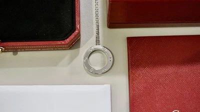 Collar colgante Cartier Love en caja de oro blanco de 18k y papeles Foto 1 de 4