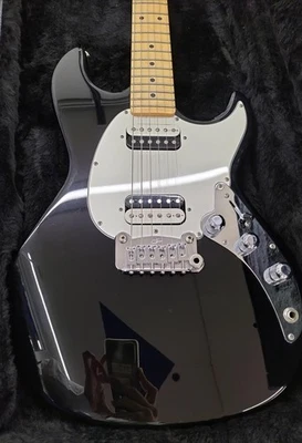 G&L SKYHAWK Used Alder body Maple neck Maple fingerboard Black w/Hard case - Image 1 of 4