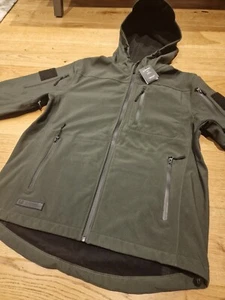 The BÆRSkin Waterproof Softshell Jacket Green Size L - Picture 1 of 17