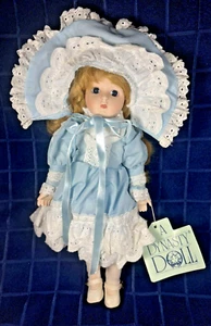 Cardinal Dynasty Porzellan Puppe Arlene blau weiß Kleid 12" Vintage 1990er (Box) - Bild 1 von 11