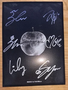 NMIXX [Blue Valentine] All Member Autographed Signed Album - Picture 1 of 3