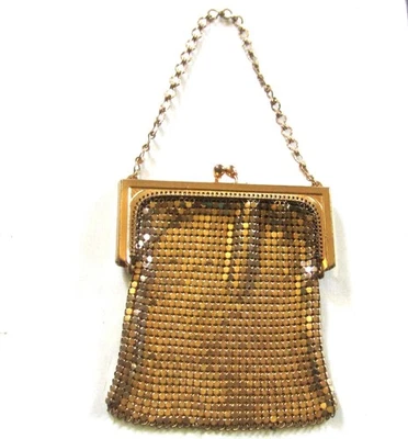 LOVELY VINTAGE ESTATE  GOLD MESH PURSE / EVENING BAG  4 1/4" W/ HANDLE 7 1/4" - Image 1 of 4