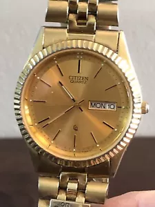 Orologio Citizen Uomo Quarzo Tono Oro Lunetta Scanalata Funzionante - Foto 1 di 8
