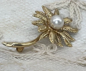 New 14K Flower with Pearl Pendant or Brooch Yellow Gold - Picture 1 of 6