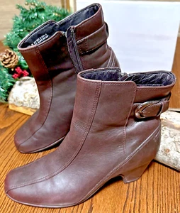 CLARK'S Artisan Leather Brown Wns 7 M Ankle Boot Buckle Side Zipper Air Sole - Picture 1 of 13