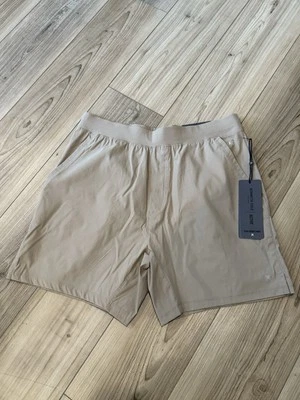 Pantalones Cortos de Entrenamiento Kenneth Cole Tech Jogger Elastizados Grandes Resistentes al Agua Grava Caqui Foto 1 de 4