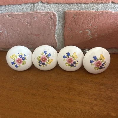 Juego de 4 perillas de puerta tiradores de cajón de cerámica pintada floral blanca Foto 1 de 4