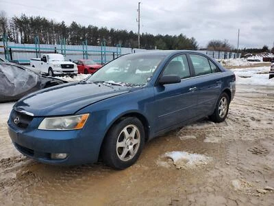 Engine Radiator Cooling Fan Assembly (3.3L) 2006-2009 Hyundai Sonata - Image 1 of 4