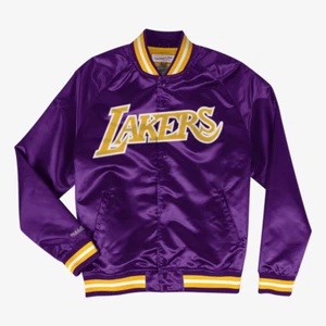Chaqueta Mitchell & Ness Púrpura Los Angeles Lakers Ligera Satinada a Presión Completa - Imagen 1 de 2