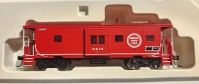 Walthers Platinum Line HO Scale By Window Caboose Missouri Pacific #13676 - Image 1 of 4