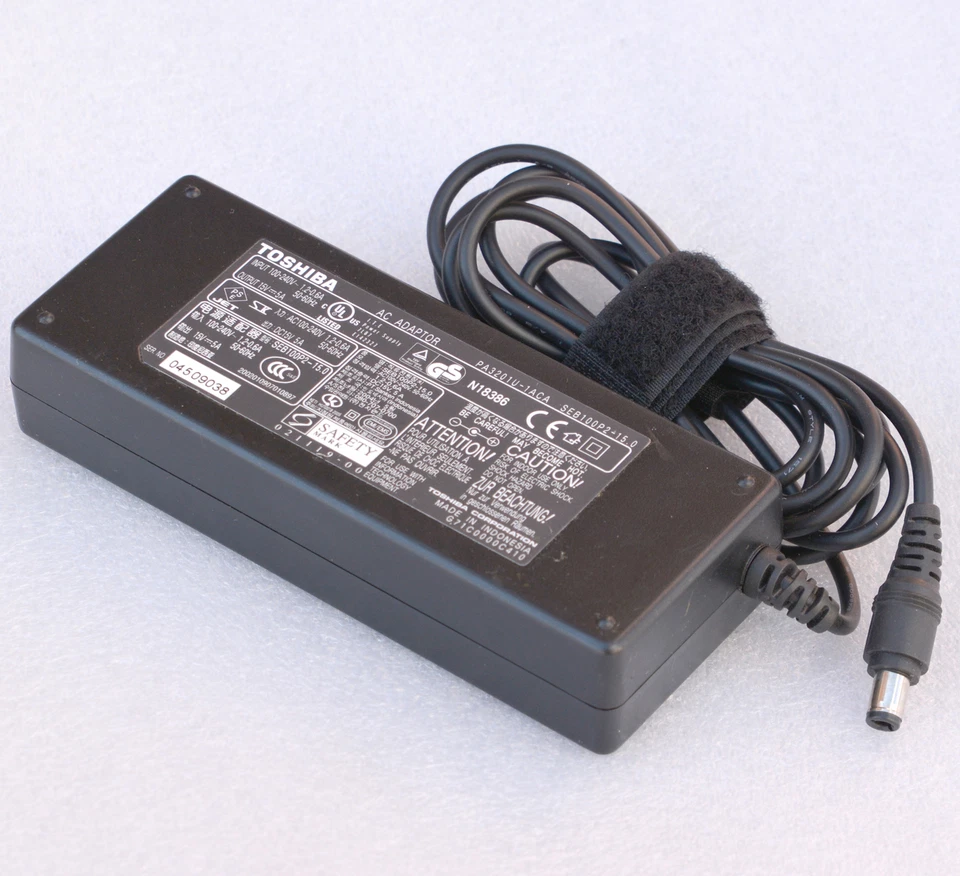 TOSHIBA NETZTEIL 15V 5A PA3201U-1ACA PA3283U-1ACA PA3083U-1ACA  PA2301U-1ACA N55 - Bild 1 von 1