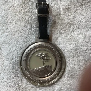 Pebble Beach Resorts Golf Bag Tag Metal Medallion 1919 Chrome As Pictured - Picture 1 of 2