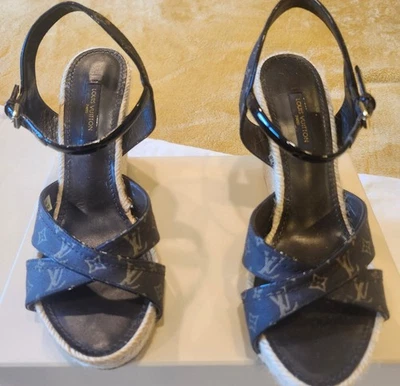 Cuña Louis Vuitton Talla 6.5 Usada Excelente Estado Foto 1 de 4