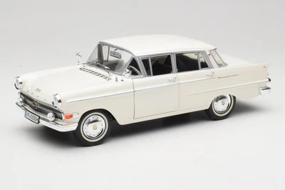 08821-M1 Opel Kapitan P2 White Revell 1/18 - Immagine 1 di 4