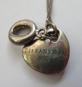 COLLAR VINTAGE TIFFANY & CO PLATA ESTERLINA 925 CORAZÓN/LETRA O CADENA - Imagen 1 de 6