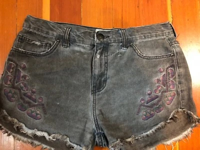 Pantalones Cortos Vaqueros Mujer Free People Gris Floral Bordado Boho Festival Talla 28 Foto 1 de 4