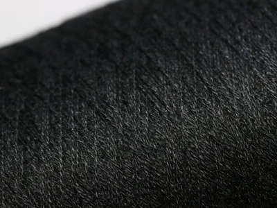 H73 (250€/kg) 100g 70% KASCHMIR / 30% SEIDE SCHWARZ (48/2) Zwirn Wolle Garn Lace - Bild 1 von 3