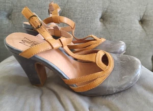 MIZ MOOZ GRAU/HELLBRAUN LEDER GESCHLOSSENE ZEHE SLINGBACK ABSATZ SANDALEN, 8M - Bild 1 von 6