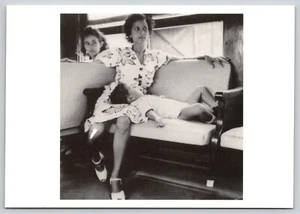 Postkarte Frau und Kind an Bord eines Zuges Kunst von Jack Delano Smithsonian Gallery - Bild 1 von 2