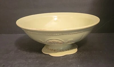 Victoriano Taupe Yankee Vela Cerámica Popurrí Pedestal Cuenco, 11" x 4.5". Foto 1 de 4