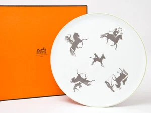 Hermes Porcelain SILHOUETTES Tart Dinner Plate Tableware Ornament New Rare 12.4" - Picture 1 of 8