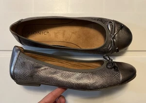 Zapato cómodo Vionic para mujer Minna Ballet plano plateado estaño metálico talla 9,5 - Imagen 1 de 9