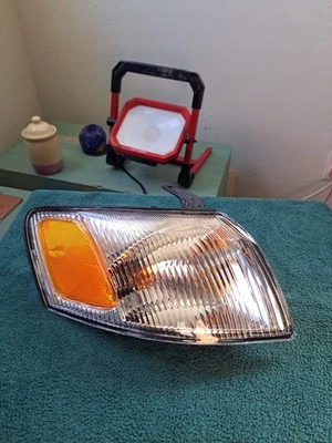 1997 1998 1999 Toyota Camry Right Turn Signal Light Lamp Marker Parking  - Image 1 of 2