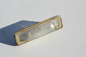 LUCE TARGA ESTERNA COPERCHIO POSTERIORE A2108200356 MERCEDES CLASSE E W202 W210 - Foto 1 di 1