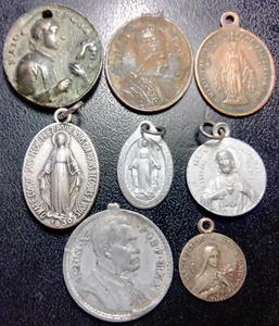 Médailles religieuses - lot de x8 médailles toutes époques ! - Foto 1 di 2