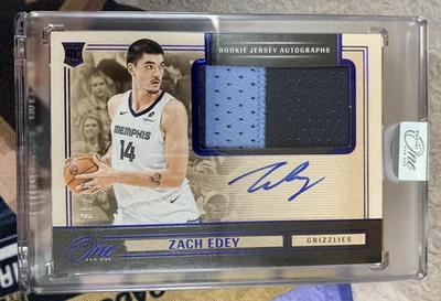 Parche de camiseta azul 31/49 Panini One And One Zach Edey RC 2024-25 novato automático Foto 1 de 2