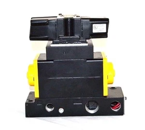 Parker HHB4903701 Pneumatic Directional Control 120/60 Volt Solenoid Valve#93-KH - Picture 1 of 4